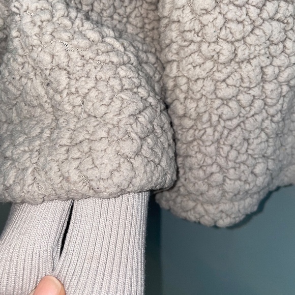 Torrid Teddy Cream Sherpa Fuzzy Pullover Sweatshirt Size 4 - 4X - Picture 8 of 9